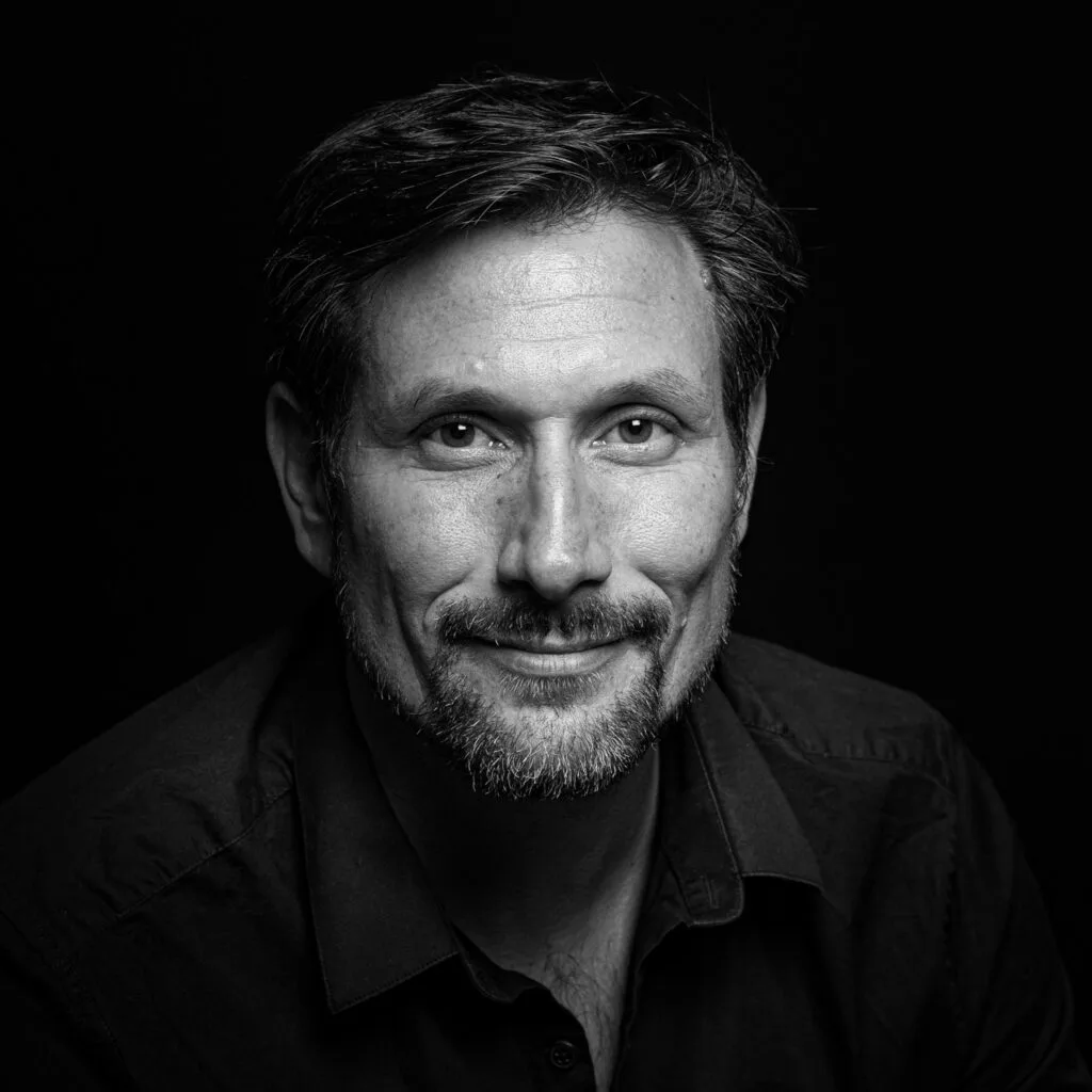 Eric Mesnier, ancien secouriste du PGHM. Conférencier expert en gestion de crise, il transmet sa méthode des 6A pour décider et agir efficacement en entreprise.