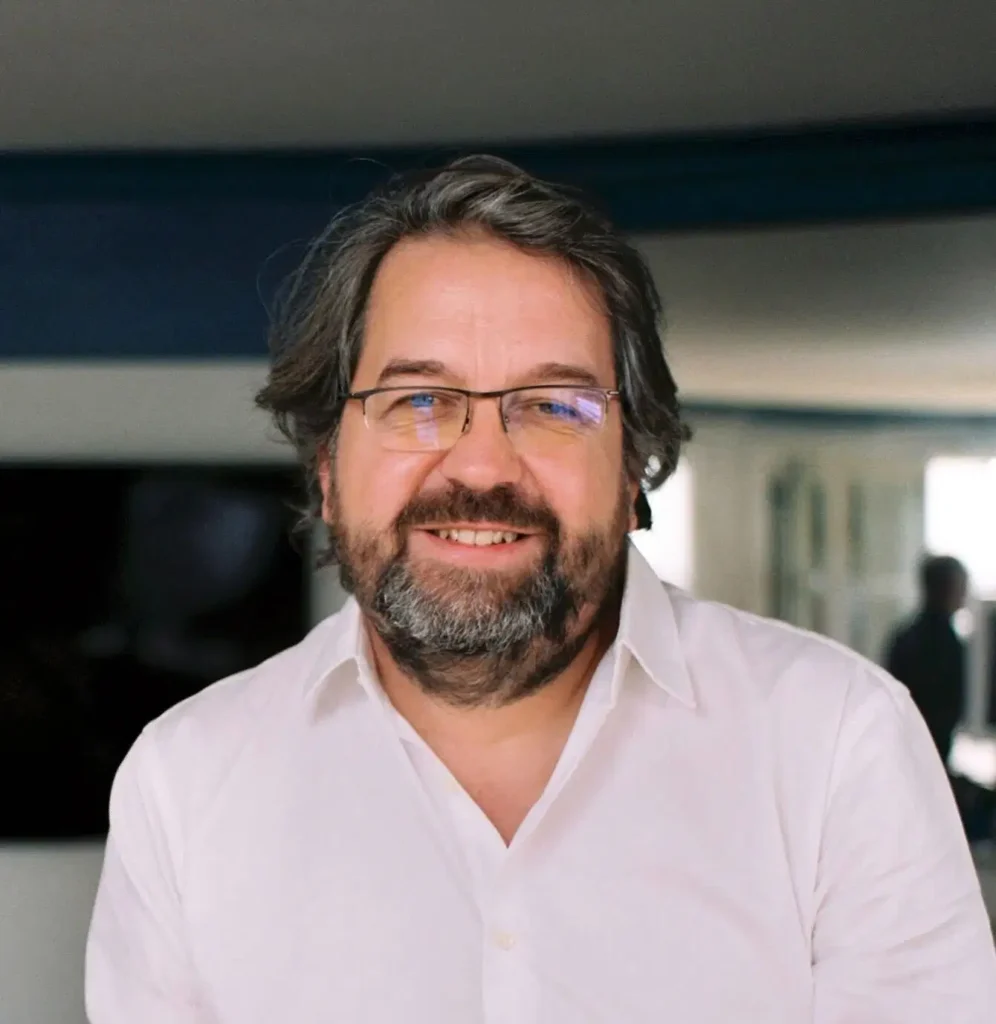 Fondateur de « C'est qui le Patron ?! » et des Entreprises du Partage, Nicolas Chabanne accompagne les entreprises vers un modèle fondé sur le partage de la valeur.